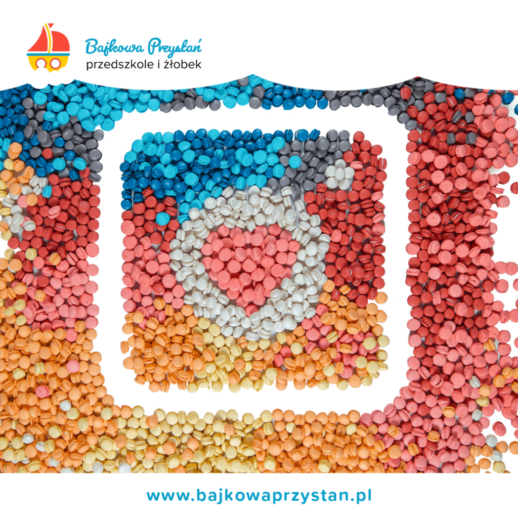 Logo Instagrama w sensoplastycznej odsłonie z użyciem kolorowych i naturalnych materiałów.