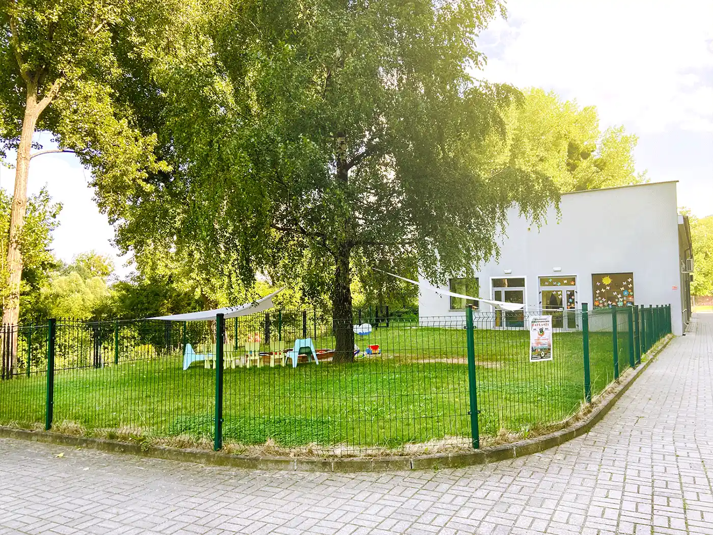 Podwórko żłobka i przedszkola Bajkowej Przystani we Wrocławiu