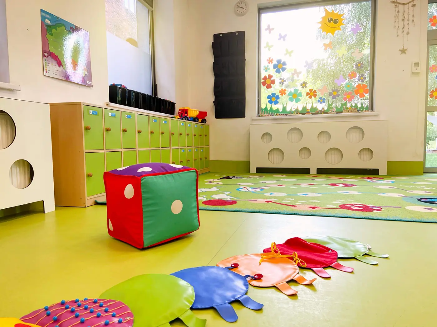 Sala w żłobku przygotowana do zabawy dzieci